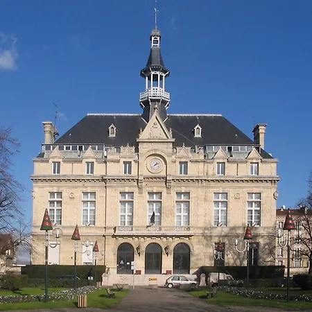 Espace Familial Proche De Paris * 라쿠르뇌브
